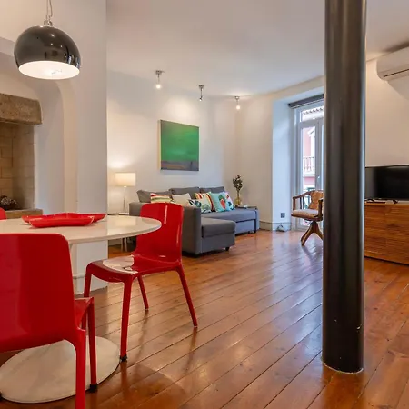Chiado Center 1bdr Flat By Lovelystay * リスボン